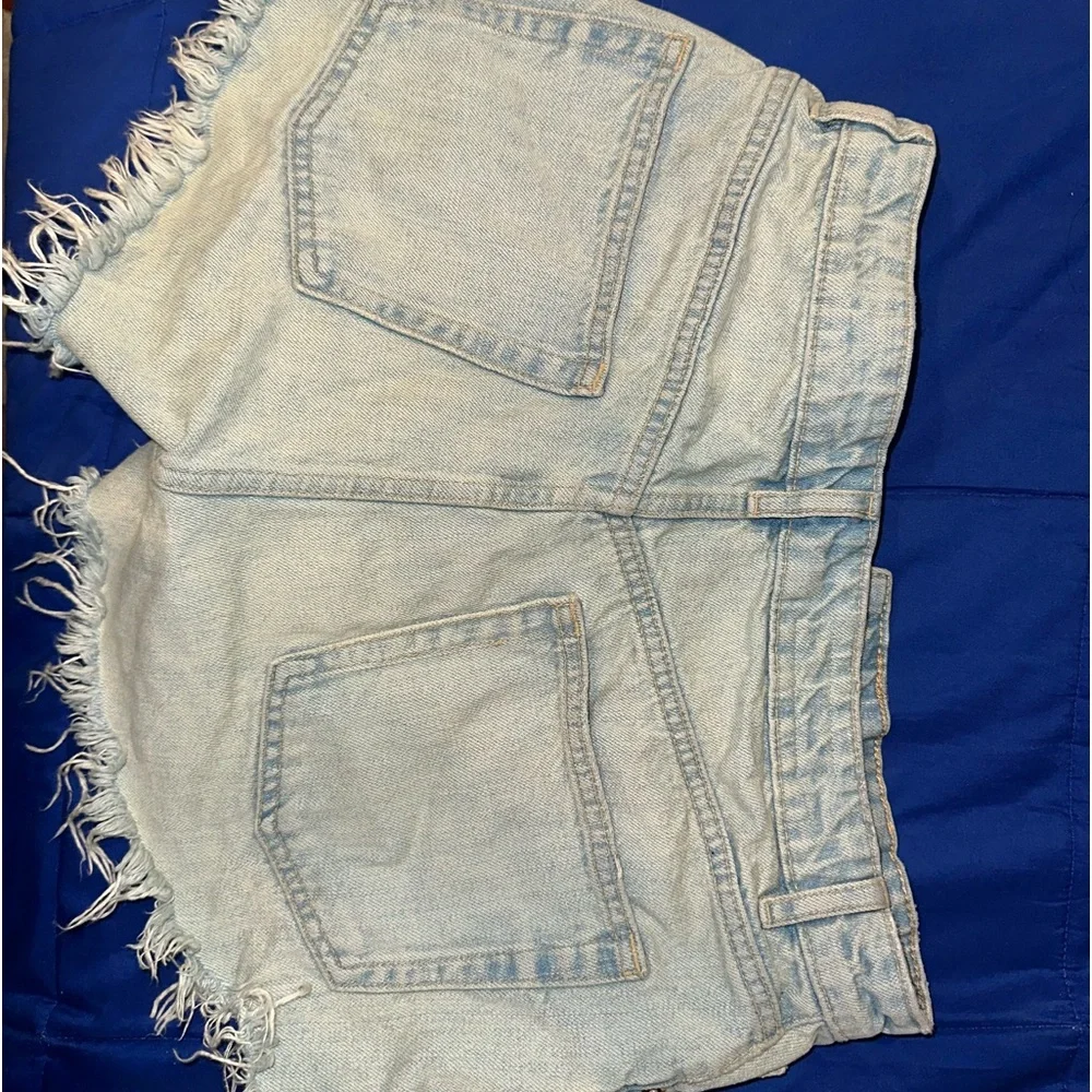 Zara light washed jean shorts - Picture 3 of 5